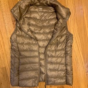 Uniqlo puffy vest